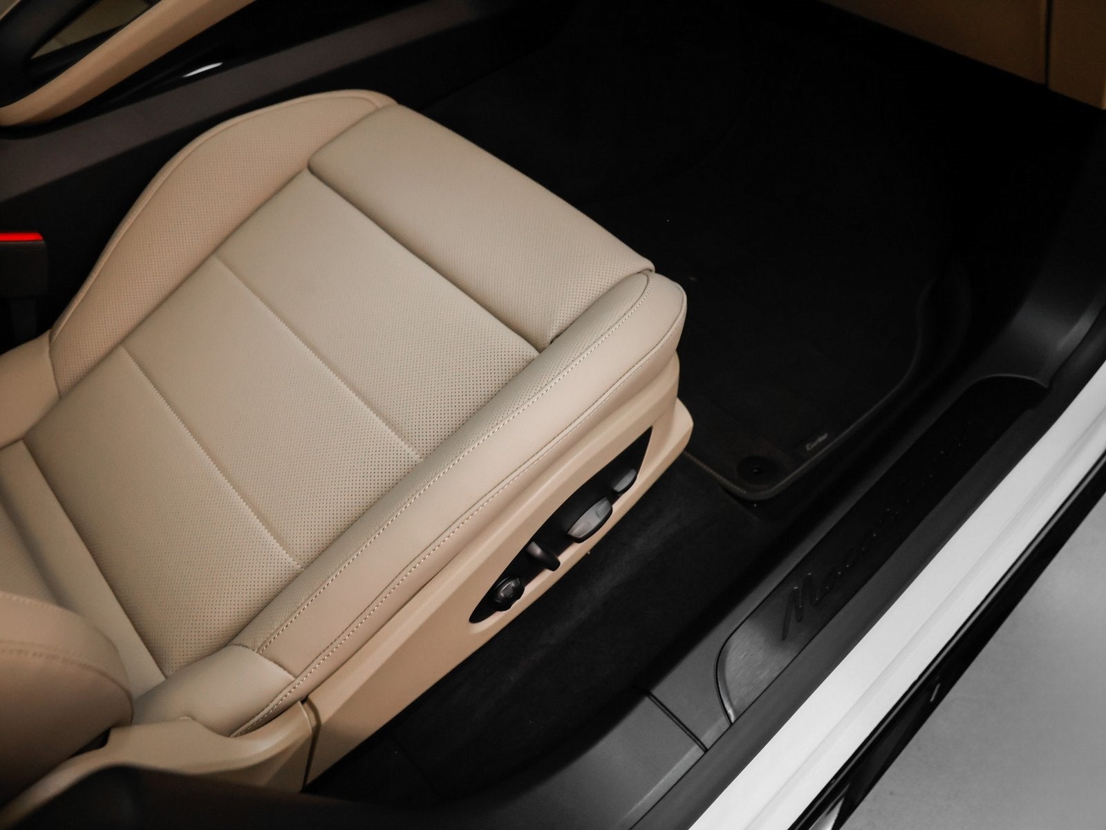 2025 Porsche Macan Macan Turbo Electric