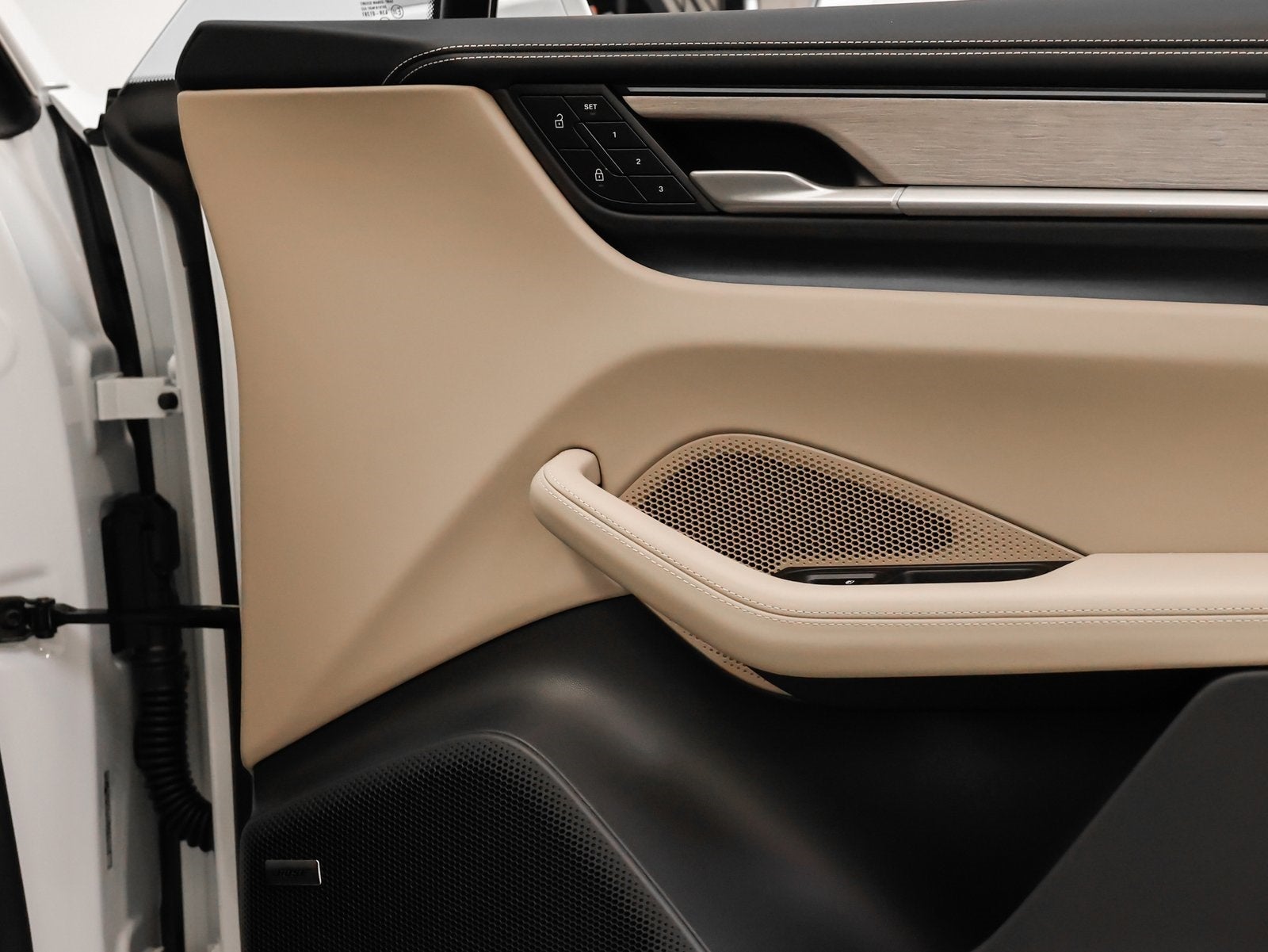 2025 Porsche Macan Macan Turbo Electric