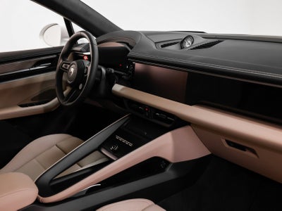 2025 Porsche Macan Macan Turbo Electric