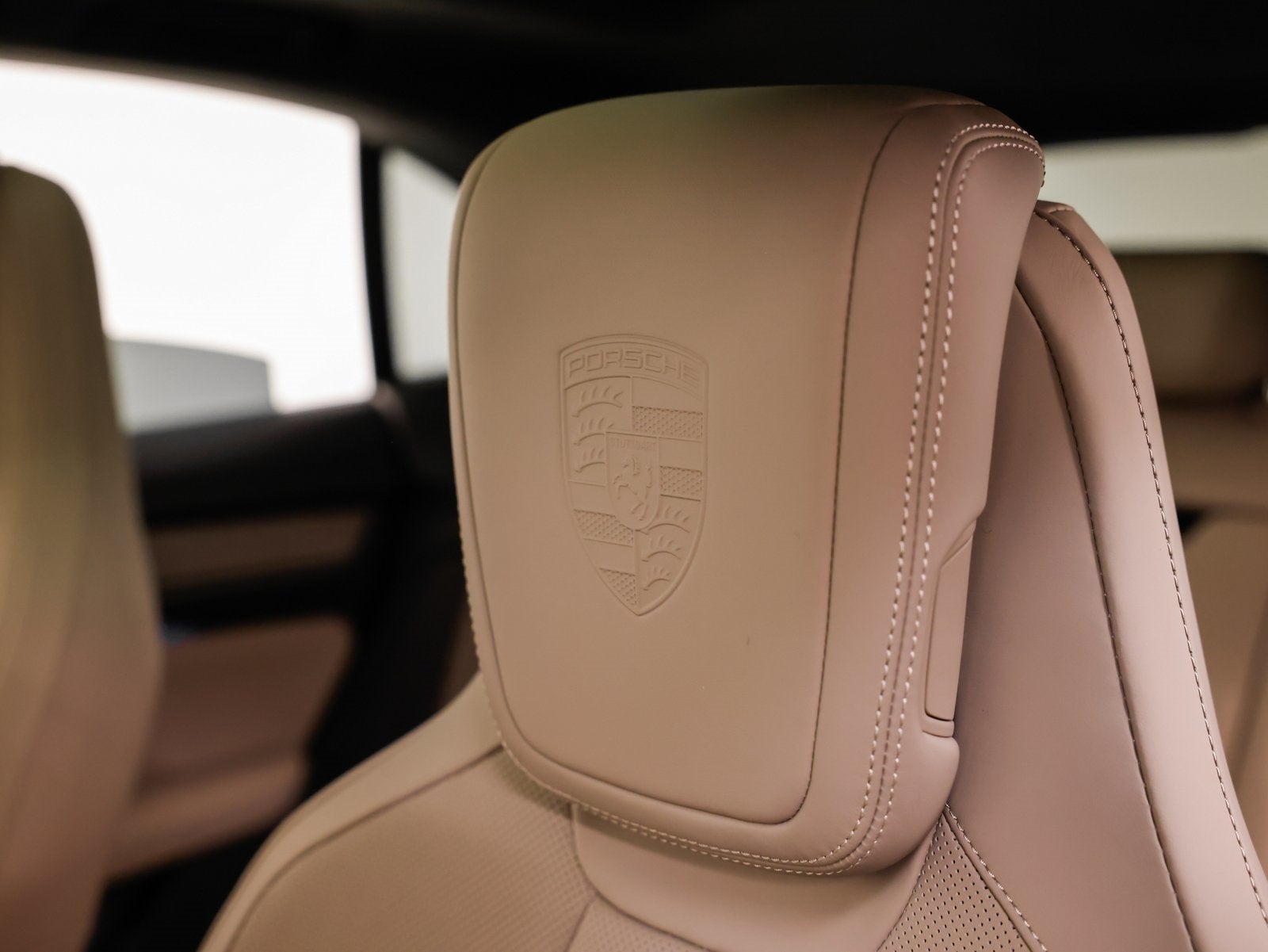 2025 Porsche Macan Macan Turbo Electric