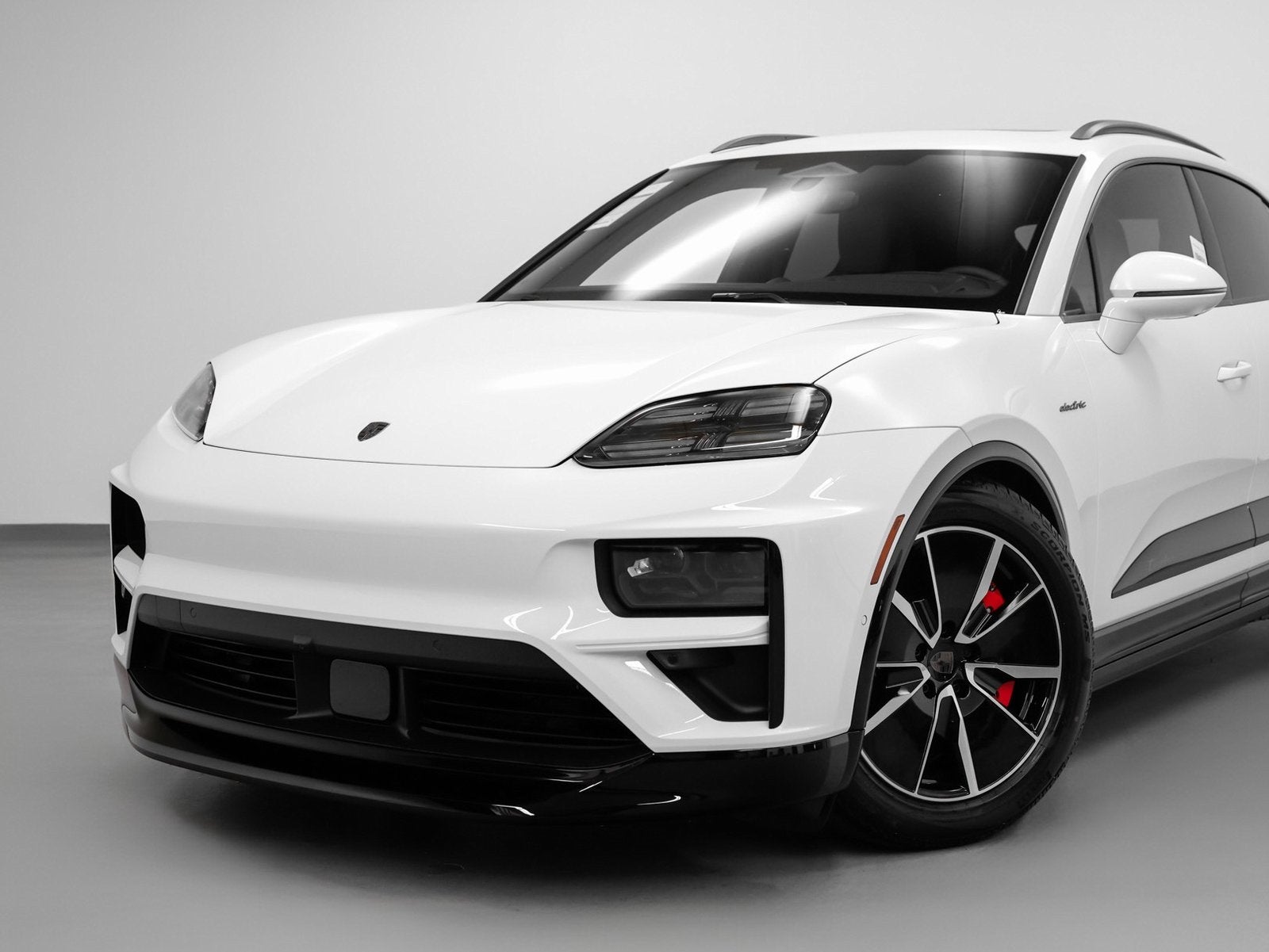 2025 Porsche Macan Macan Turbo Electric