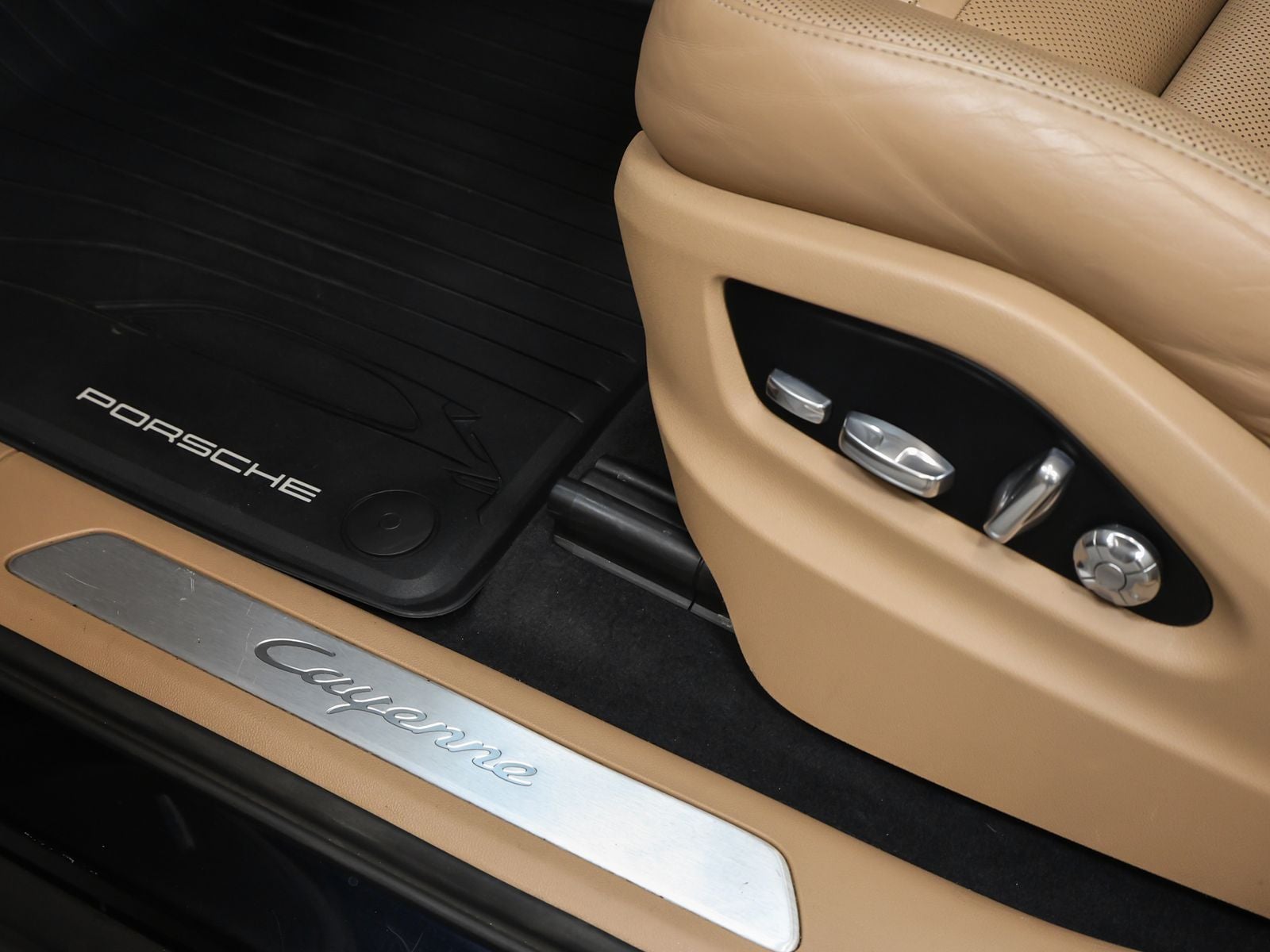 2019 Porsche Cayenne E-Hybrid Base