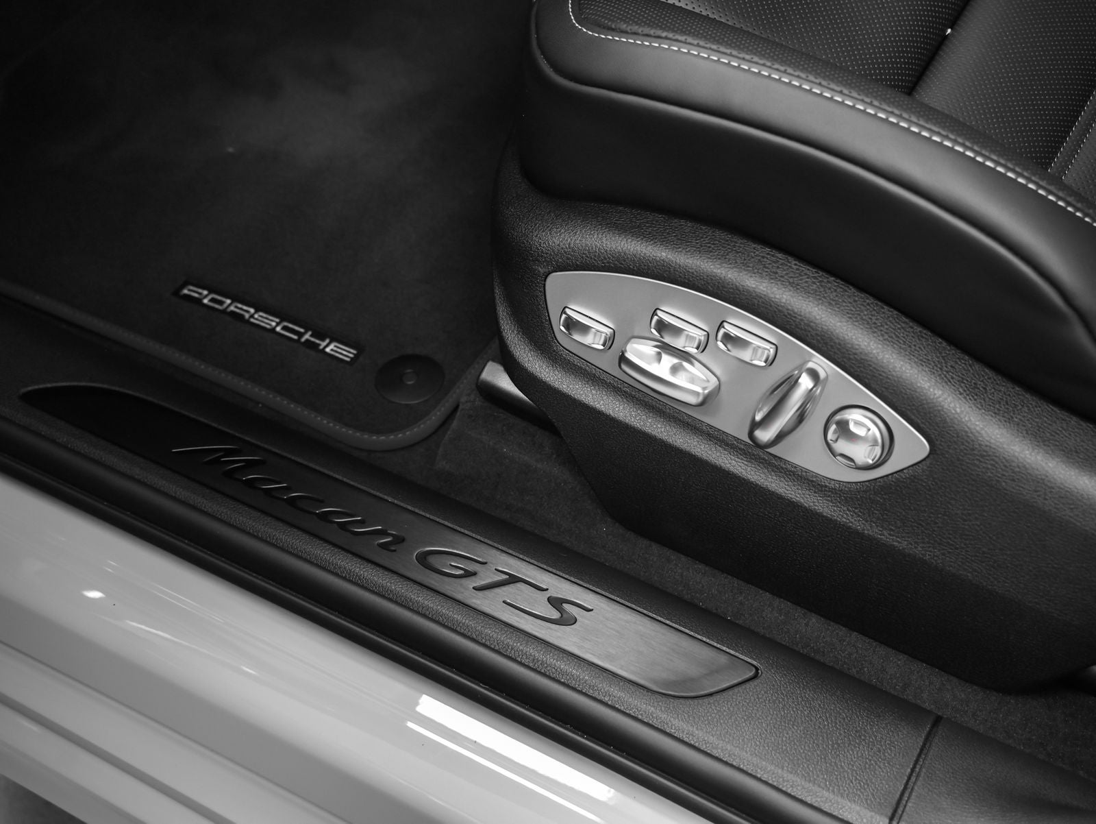 2026 Porsche Macan Macan GTS