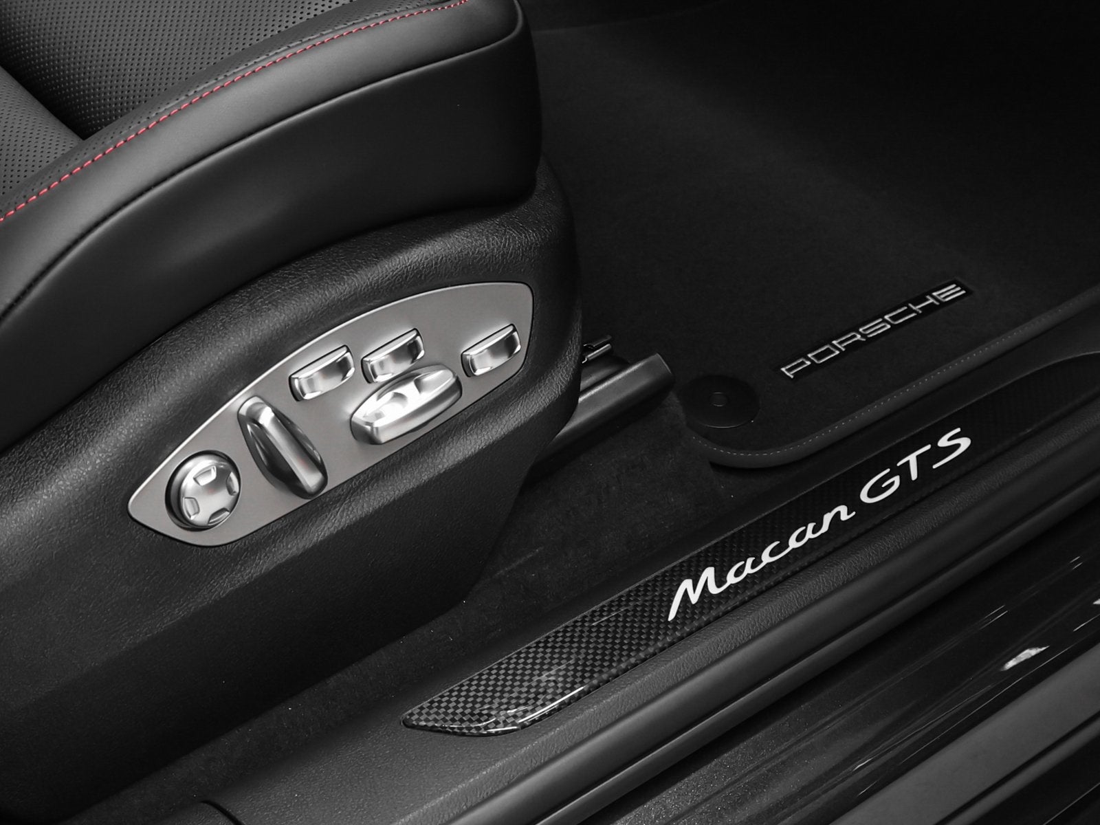 2026 Porsche Macan Macan GTS