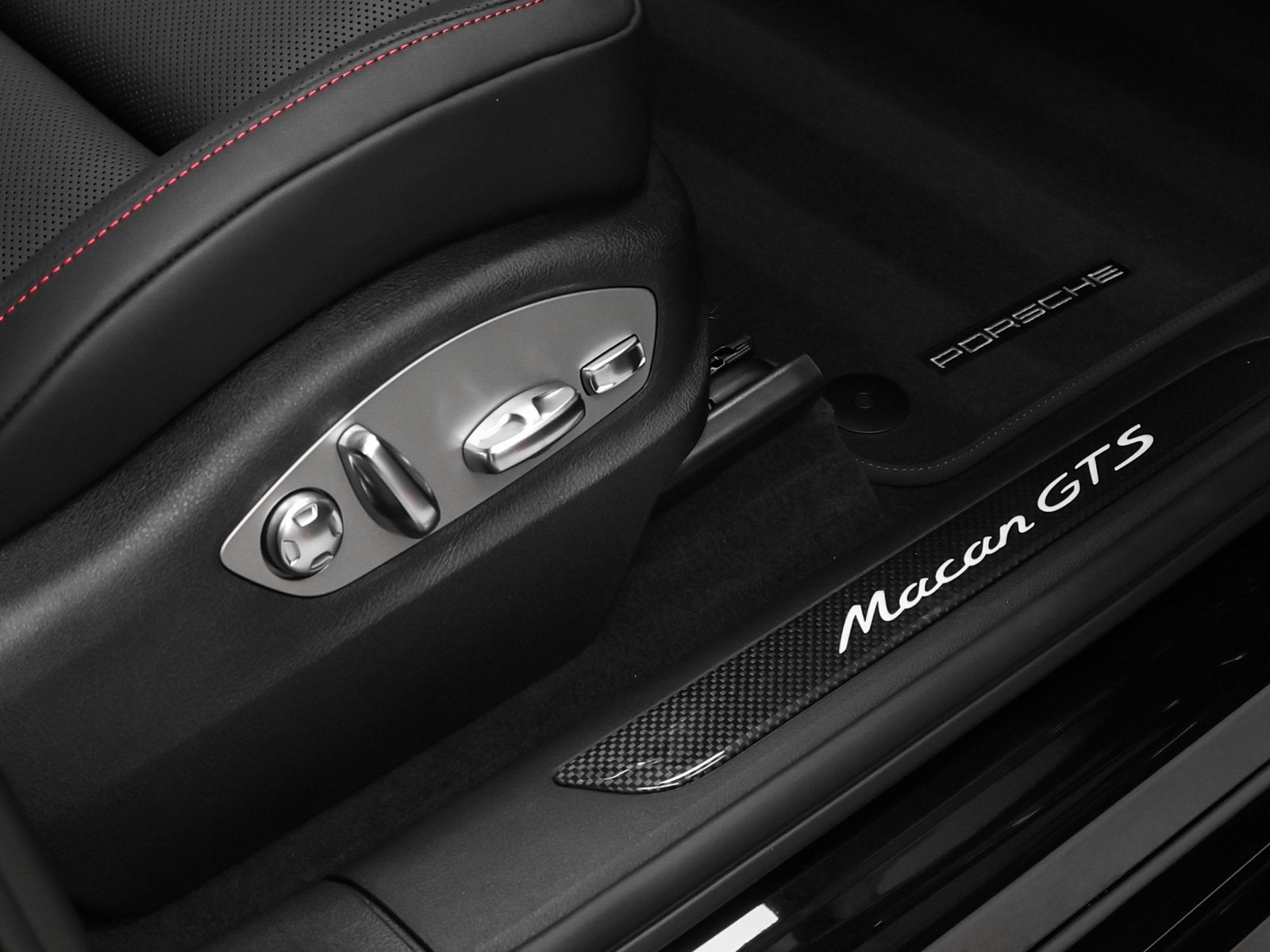 2026 Porsche Macan Macan GTS