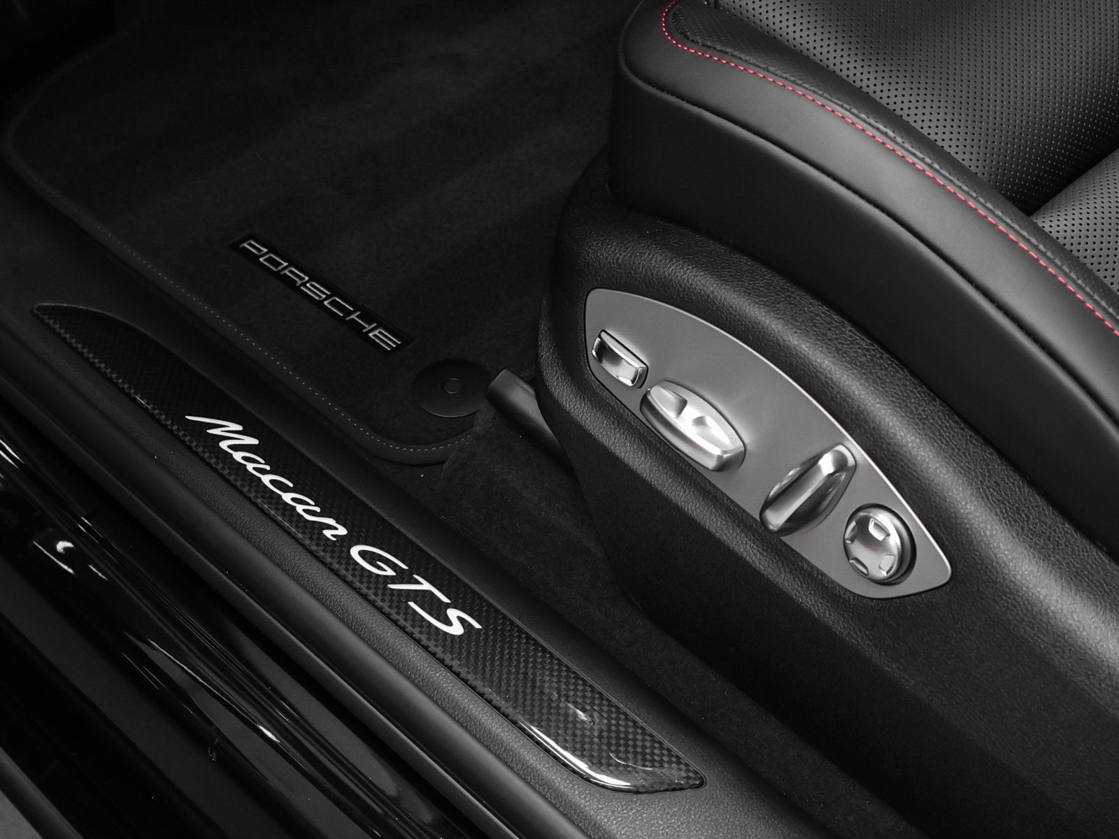 2026 Porsche Macan Macan GTS