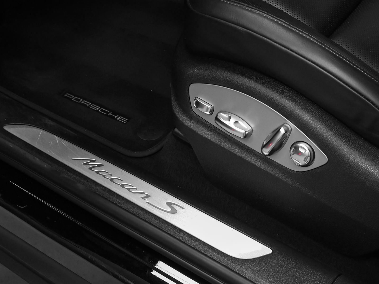 2023 Porsche Macan S