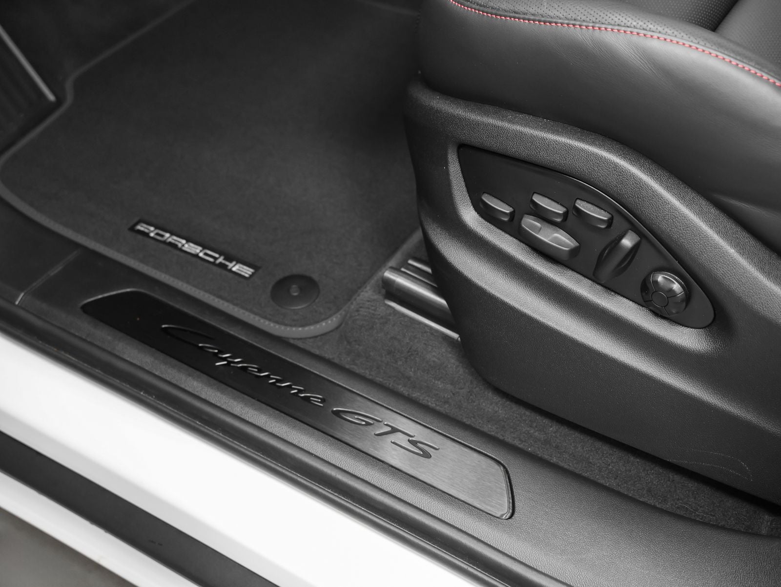 2025 Porsche Cayenne GTS