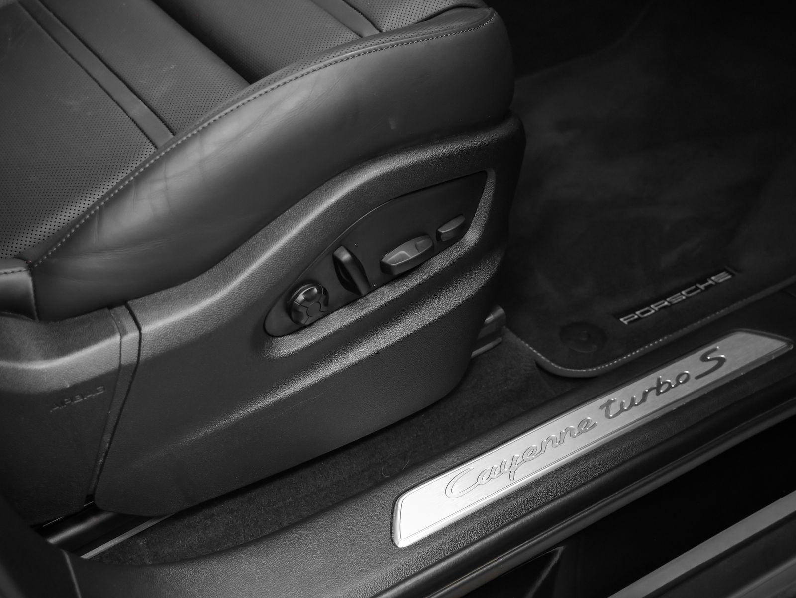 2023 Porsche Cayenne Cayenne Turbo S E-Hybrid (MY23)