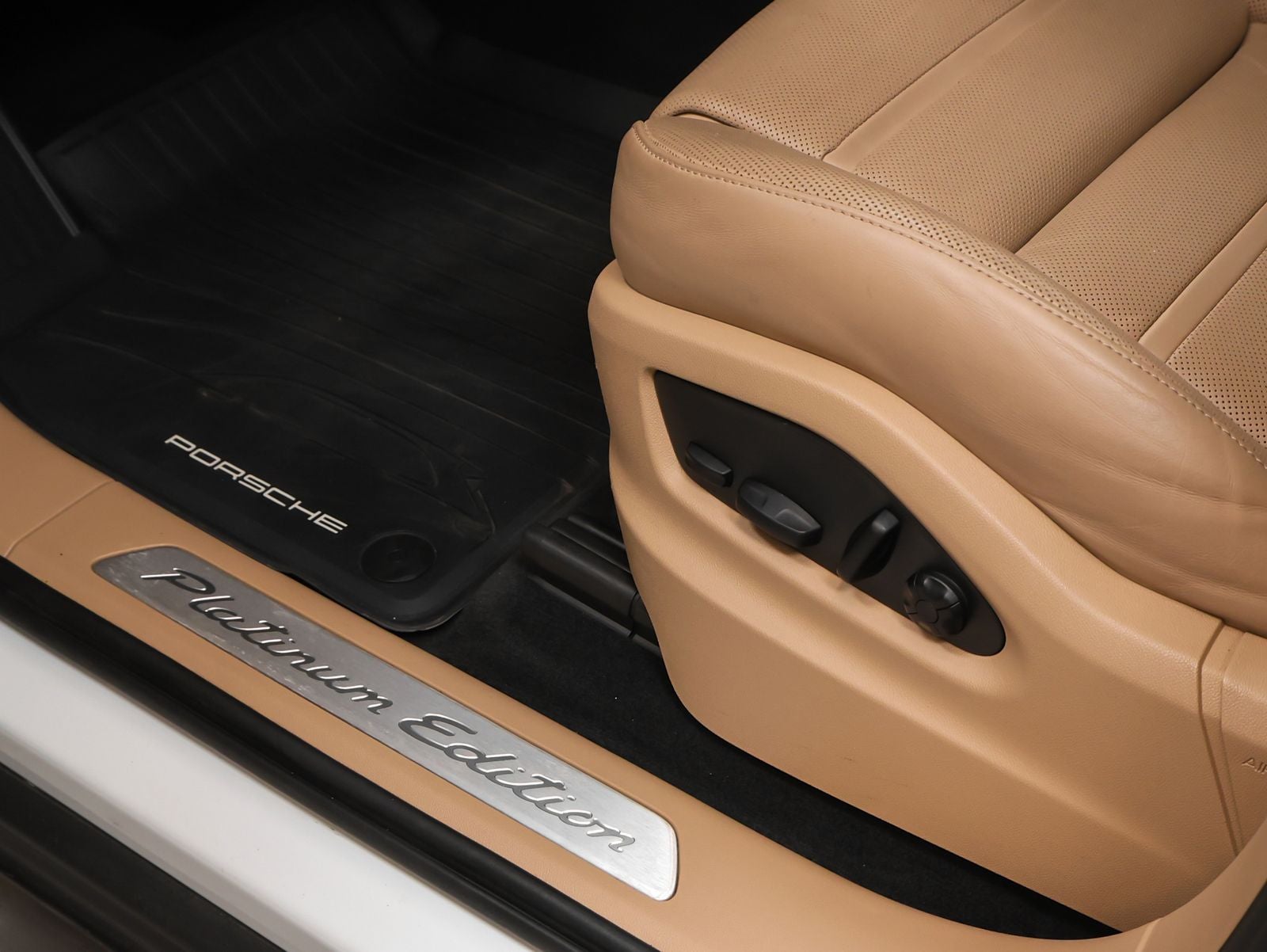 2023 Porsche Cayenne Coupe Platinum Edition