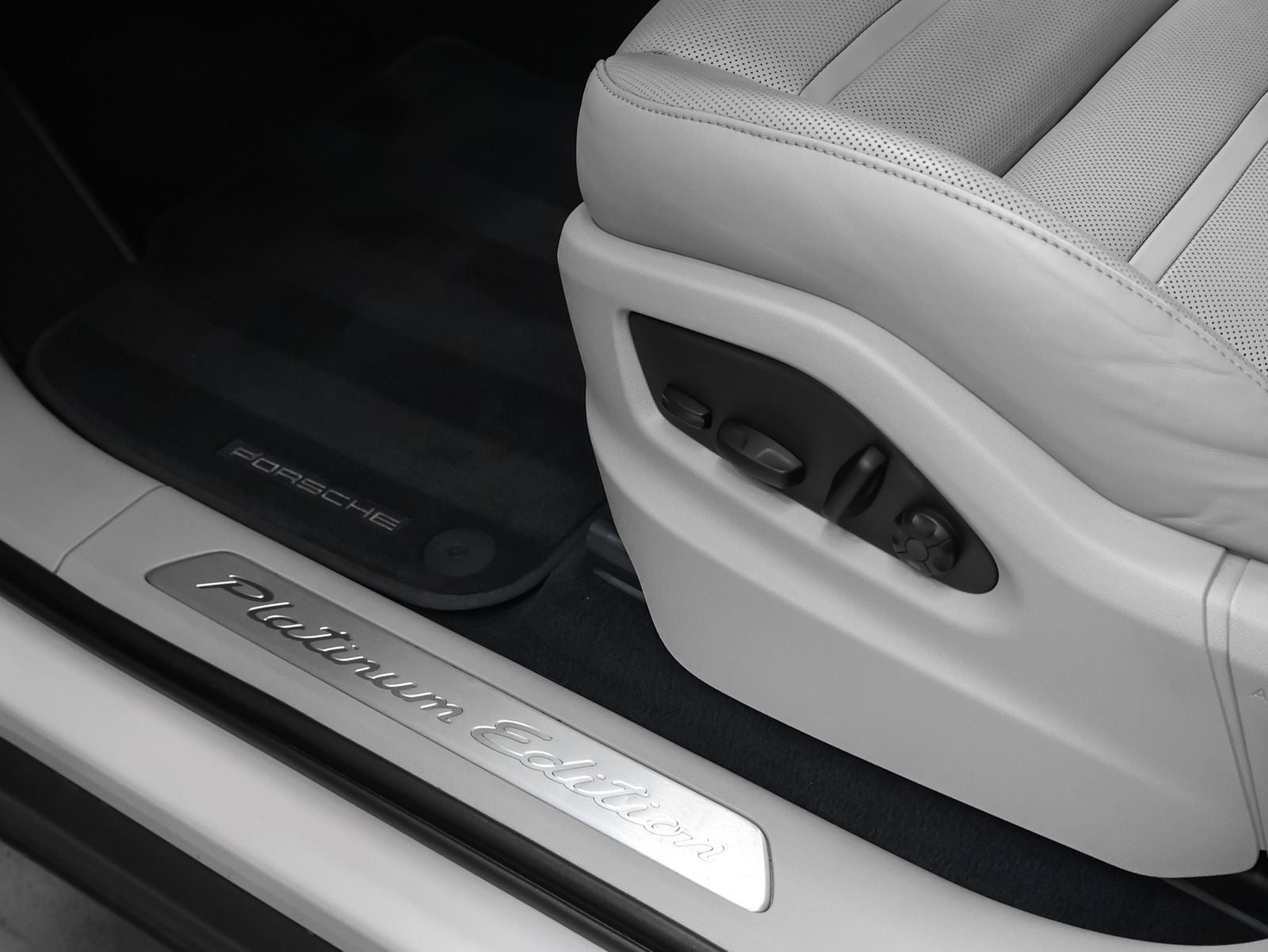 2023 Porsche Cayenne Cayenne Coupe Platinum Edition