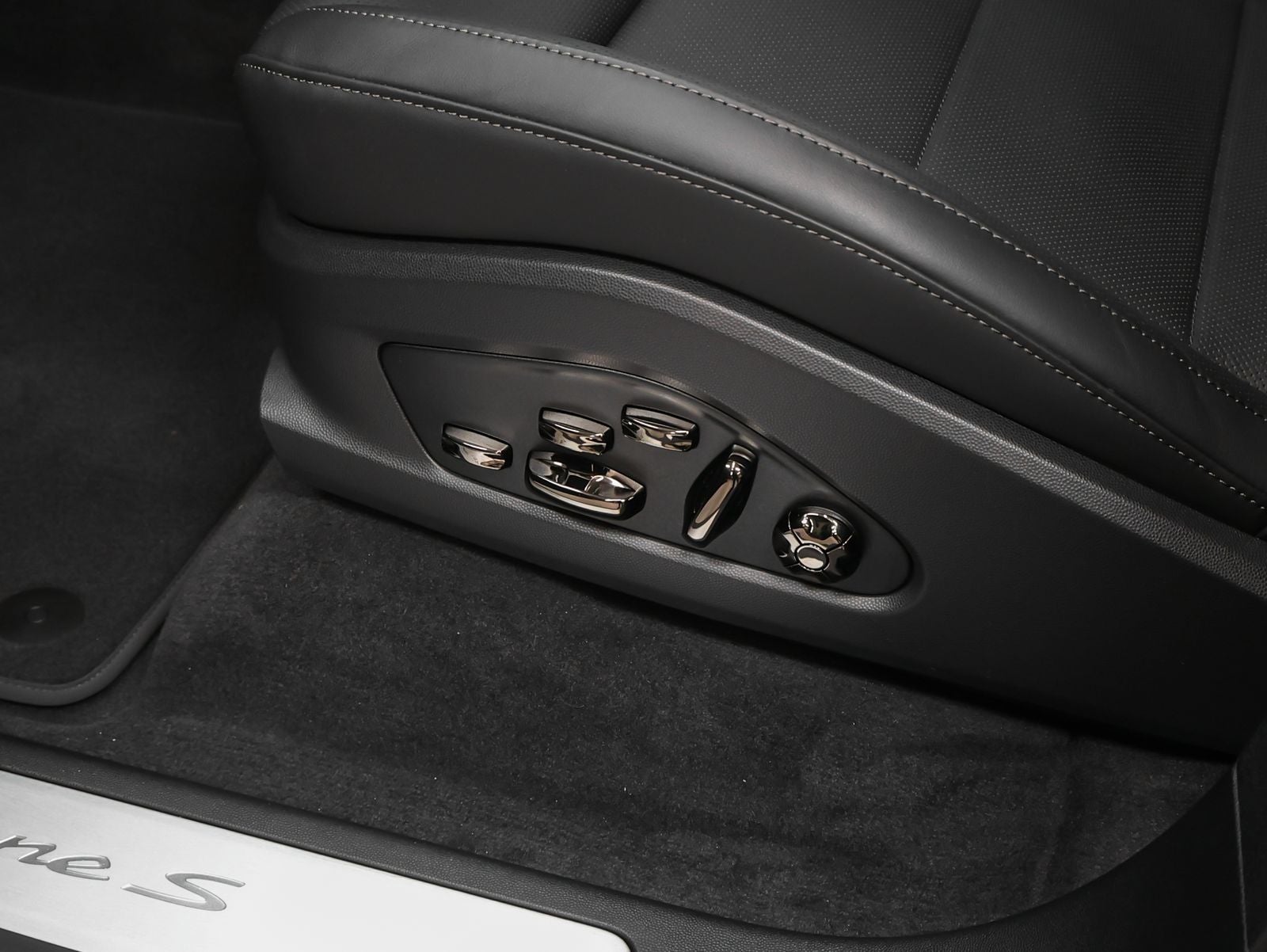 2026 Porsche Cayenne Cayenne S Coupe Electric