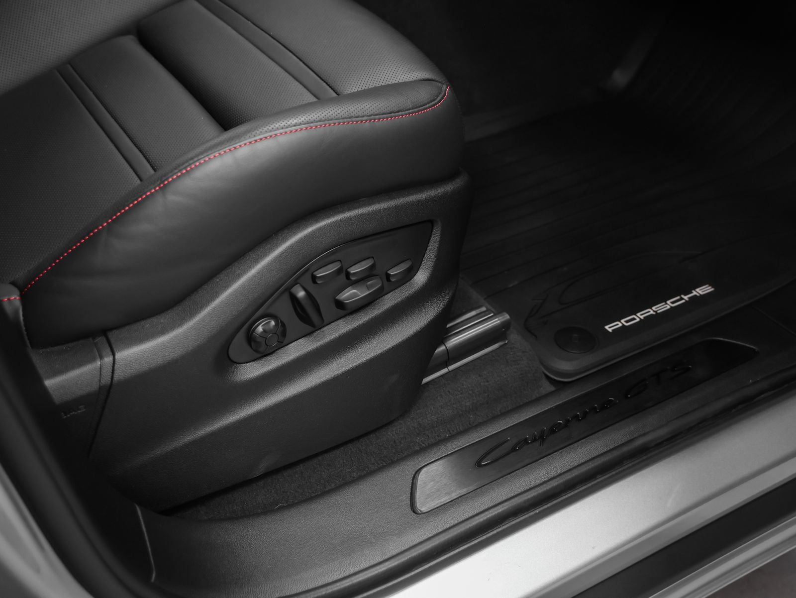 2025 Porsche Cayenne Coupe GTS