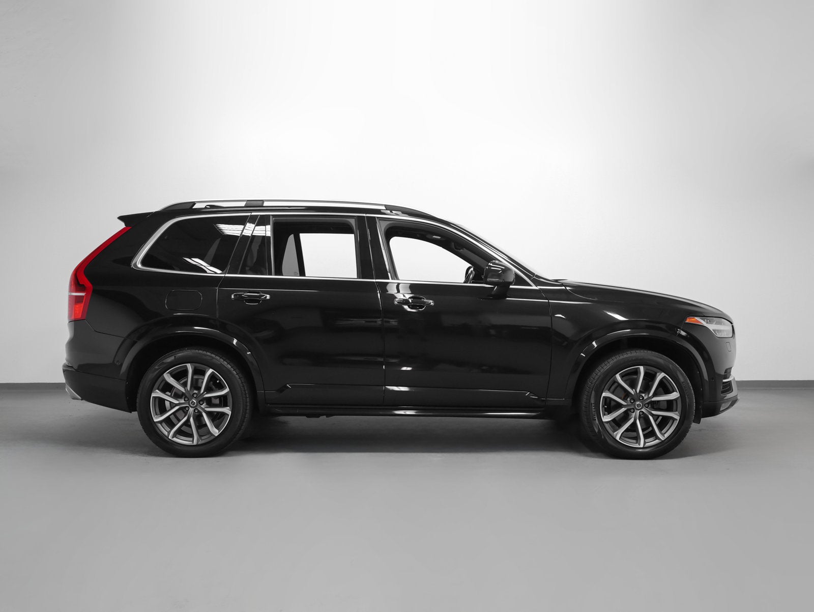2018 Volvo XC90 T6 Momentum