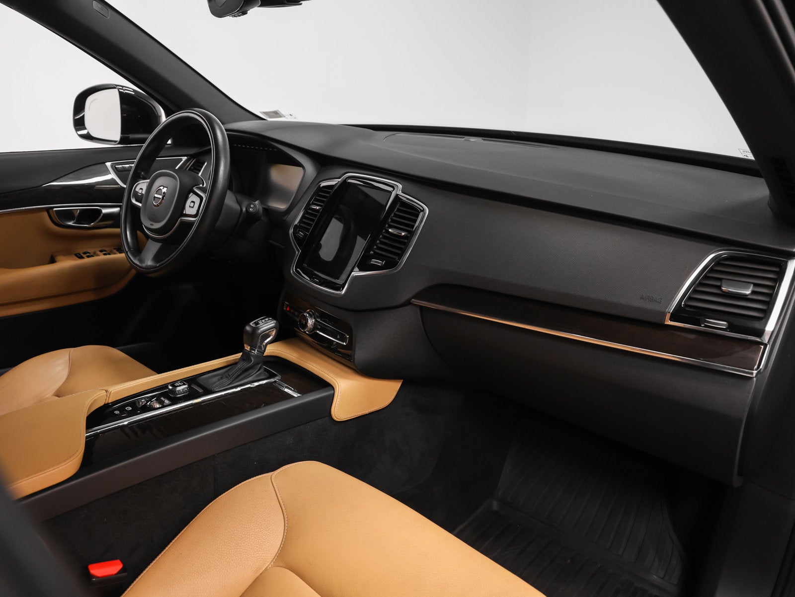 2018 Volvo XC90 T6 Momentum