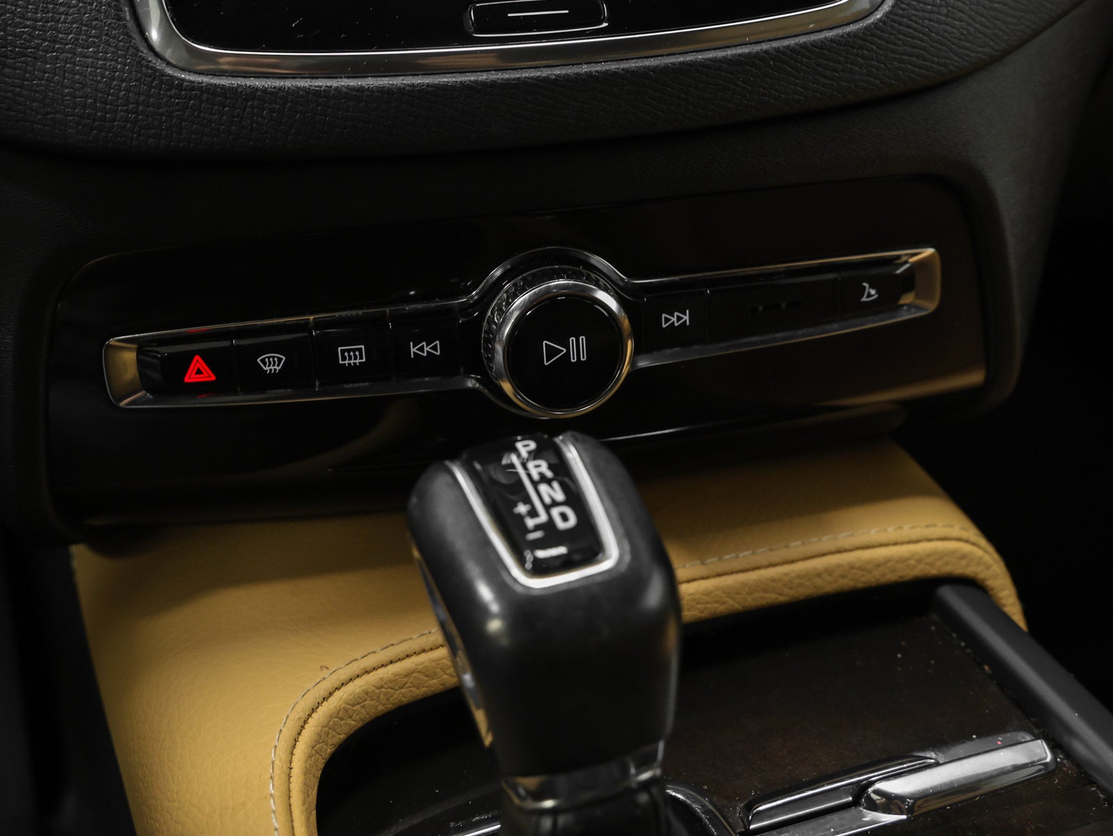 2018 Volvo XC90 T6 Momentum