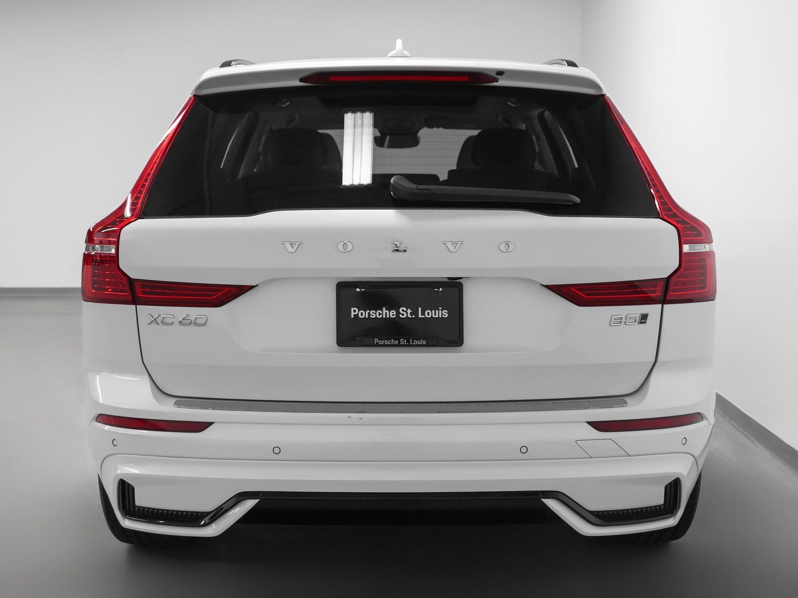 2025 Volvo XC60 B5 Plus