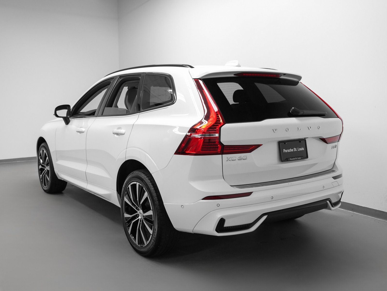 2025 Volvo XC60 B5 Plus