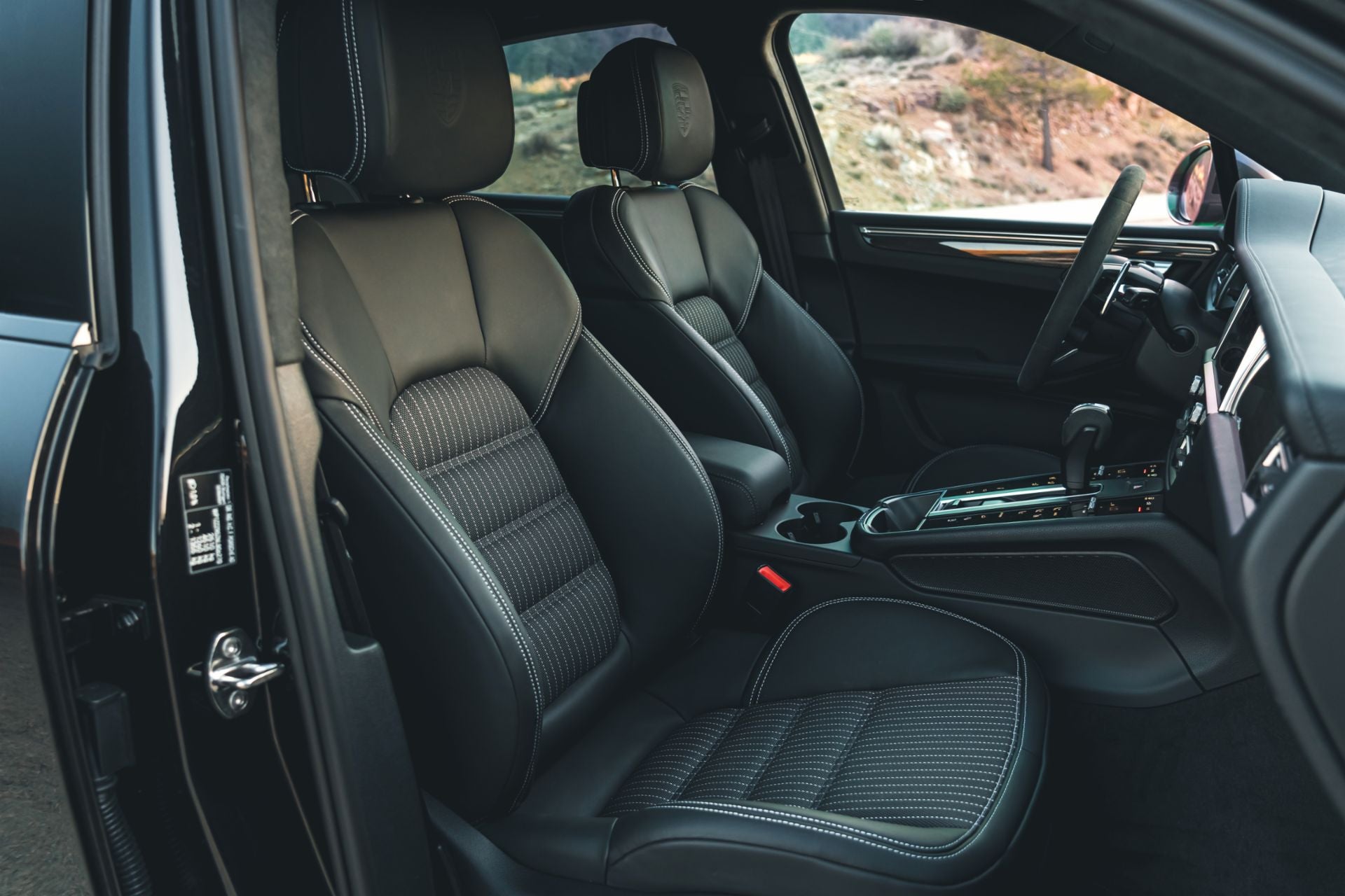 2023 Porsche Macan T technology St. Louis MO