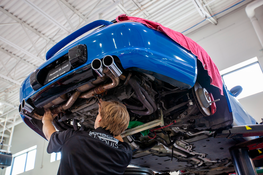 Porsche Service in St. Louis MO