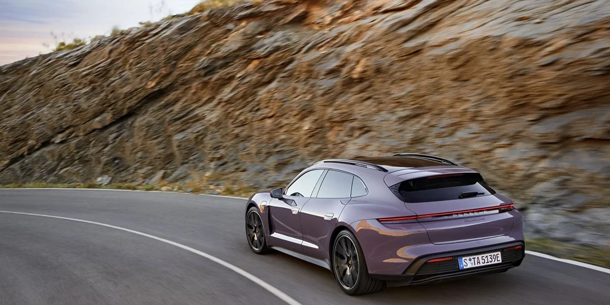 Taycan 4S Sport Turismo Driving Wildwood